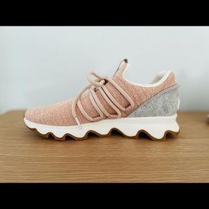 Sorel Kinetic lace tennis shoes